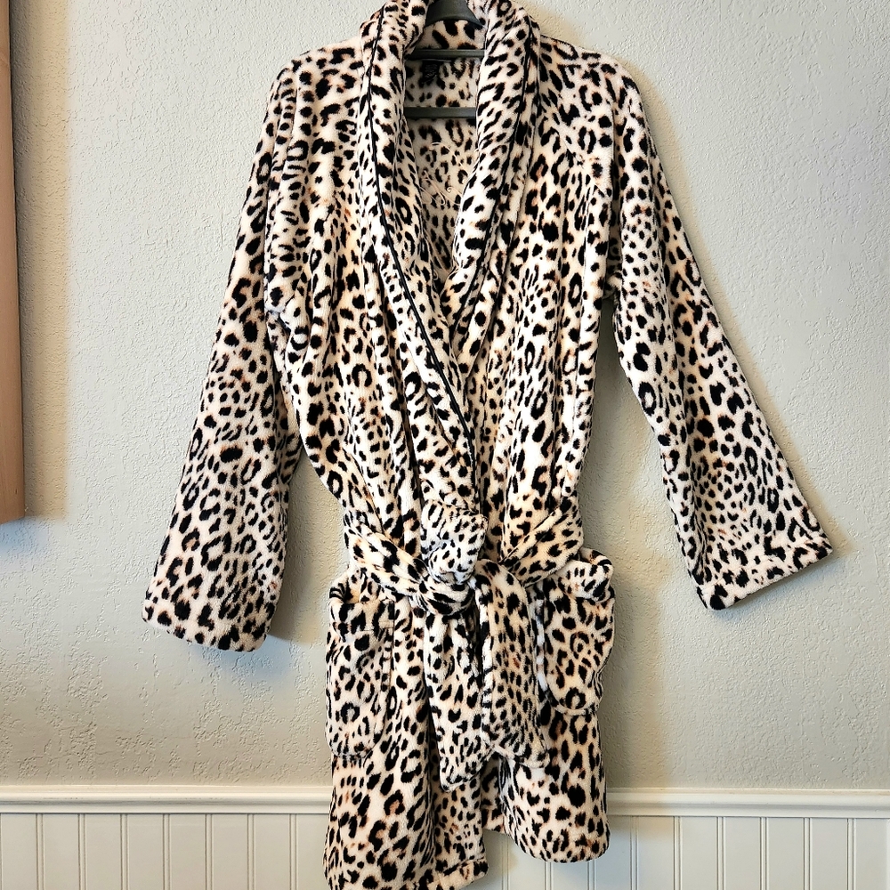 Victoria's Secret Leopard Print Plush Women's Robe